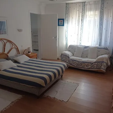 T2 Rez De Jardin Proximite Et Centre * Saint-Raphael (Var)